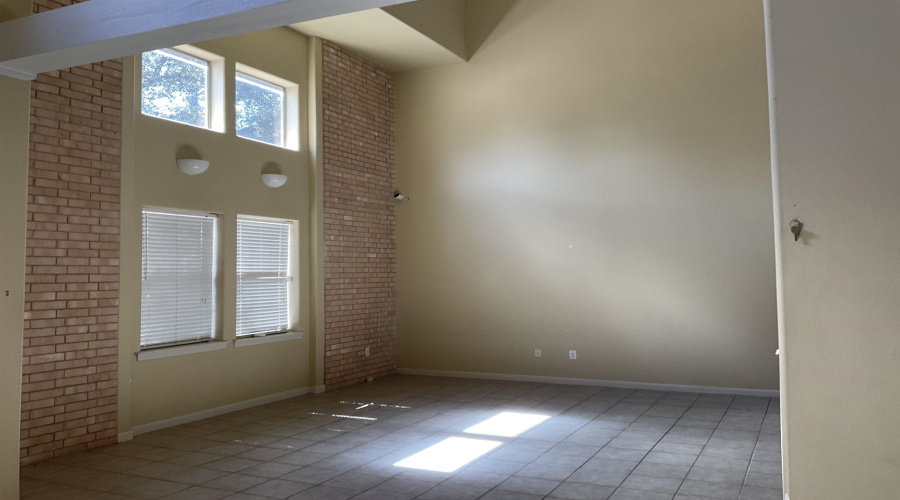 2445 Monarch Dr, Laredo, Texas 78045, 3 Bedrooms Bedrooms, 4 Rooms Rooms,2 BathroomsBathrooms,Residential,For Rent,2445 Monarch Dr,20264491