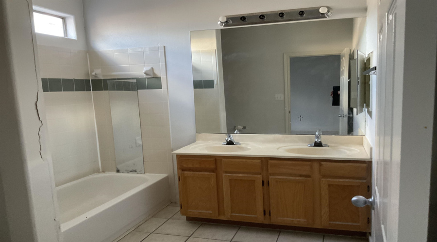 2445 Monarch Dr, Laredo, Texas 78045, 3 Bedrooms Bedrooms, 4 Rooms Rooms,2 BathroomsBathrooms,Residential,For Rent,2445 Monarch Dr,20264491