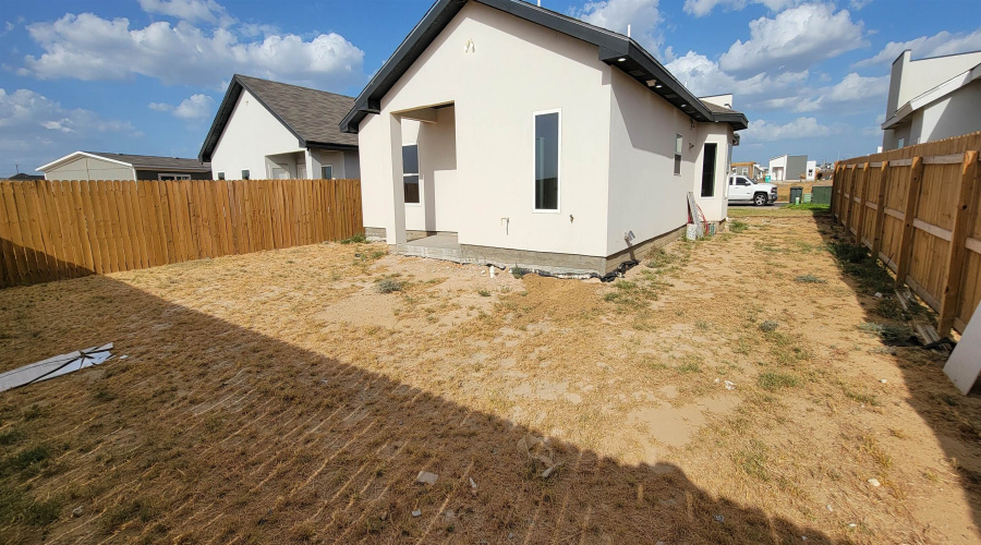 5066 Luna Grande Lp., Laredo, Texas 78046, 4 Bedrooms Bedrooms, 6 Rooms Rooms,2 BathroomsBathrooms,Residential,For Sale,5066 Luna Grande Lp.,20264495