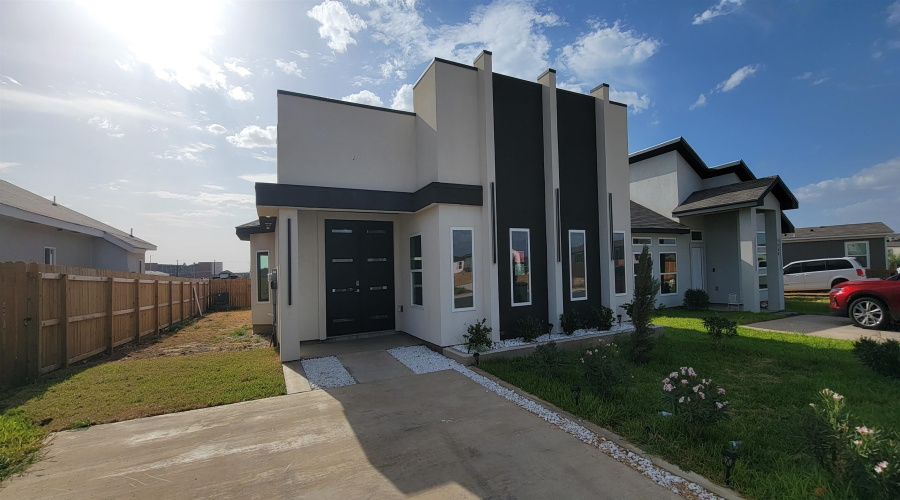 5066 Luna Grande Lp., Laredo, Texas 78046, 4 Bedrooms Bedrooms, 6 Rooms Rooms,2 BathroomsBathrooms,Residential,For Sale,5066 Luna Grande Lp.,20264495