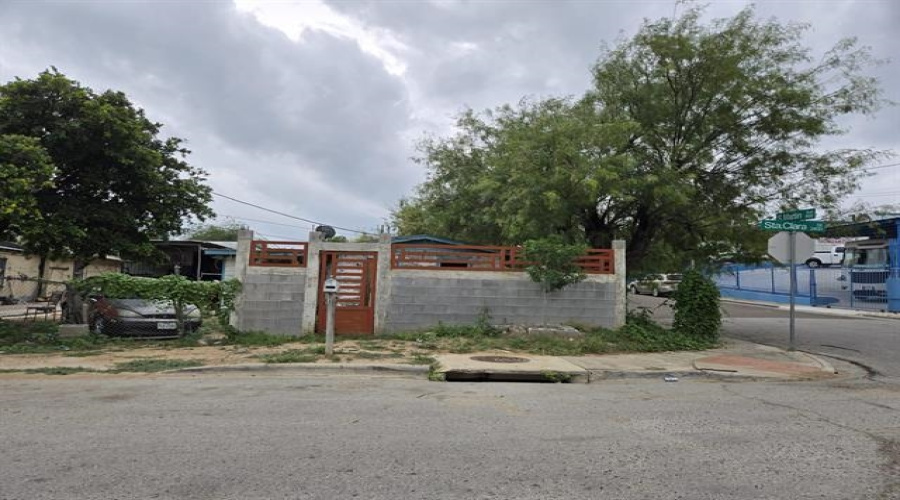 2401 Santa Clara St, Laredo, Texas 78046, 2 Bedrooms Bedrooms, 2 Rooms Rooms,1 BathroomBathrooms,Residential,For Sale,2401 Santa Clara St,20264497