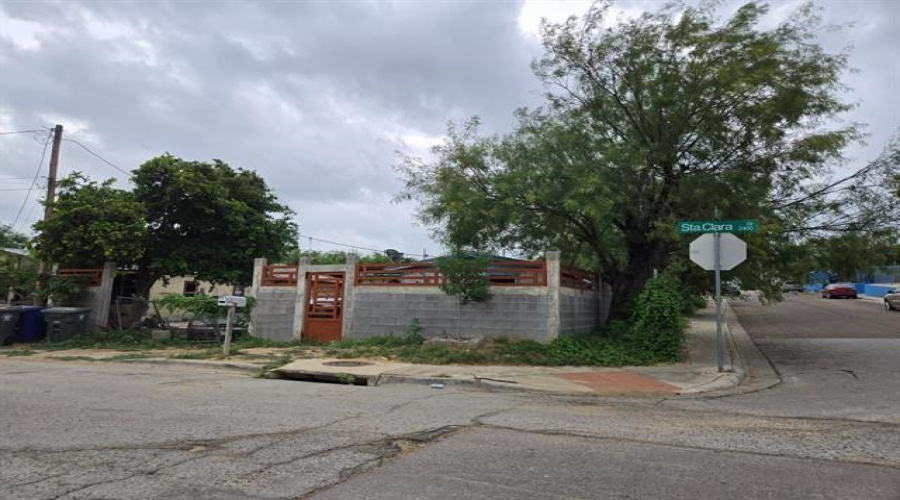 2401 Santa Clara St, Laredo, Texas 78046, 2 Bedrooms Bedrooms, 2 Rooms Rooms,1 BathroomBathrooms,Residential,For Sale,2401 Santa Clara St,20264497