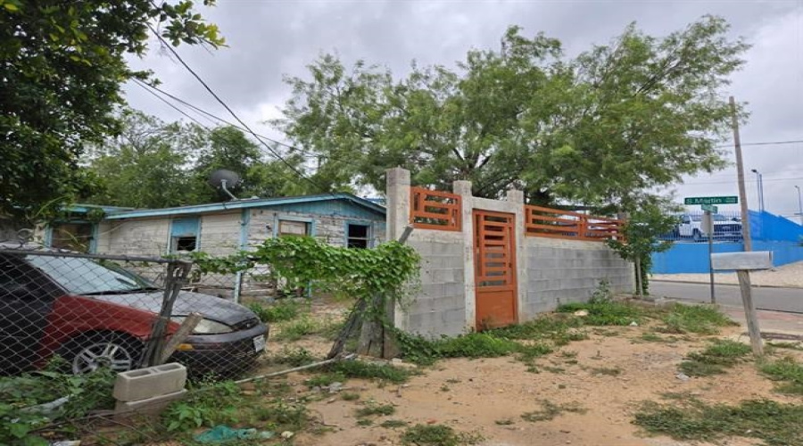 2401 Santa Clara St, Laredo, Texas 78046, 2 Bedrooms Bedrooms, 2 Rooms Rooms,1 BathroomBathrooms,Residential,For Sale,2401 Santa Clara St,20264497