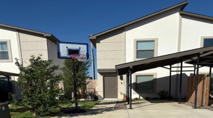 1906 Port Louisiana Dr, Laredo, Texas 78045, 2 Bedrooms Bedrooms, 5 Rooms Rooms,2 BathroomsBathrooms,Residential,For Rent,1906 Port Louisiana Dr,20264498