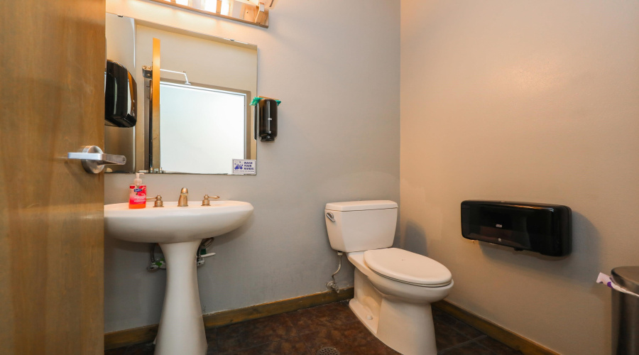 1641 World Trade Center Lp, Laredo, Texas 78045, 1 Bedroom Bedrooms, 1 Room Rooms,3 BathroomsBathrooms,Commercial/industrial,For Rent,1641 World Trade Center Lp,20264501