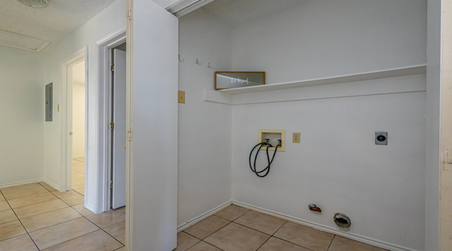 703 Snake Dr, LAREDO, Texas 78045, 3 Bedrooms Bedrooms, 5 Rooms Rooms,2 BathroomsBathrooms,Residential,For Sale,703 Snake Dr,20263050