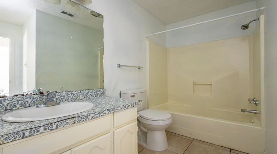 703 Snake Dr, LAREDO, Texas 78045, 3 Bedrooms Bedrooms, 5 Rooms Rooms,2 BathroomsBathrooms,Residential,For Sale,703 Snake Dr,20263050