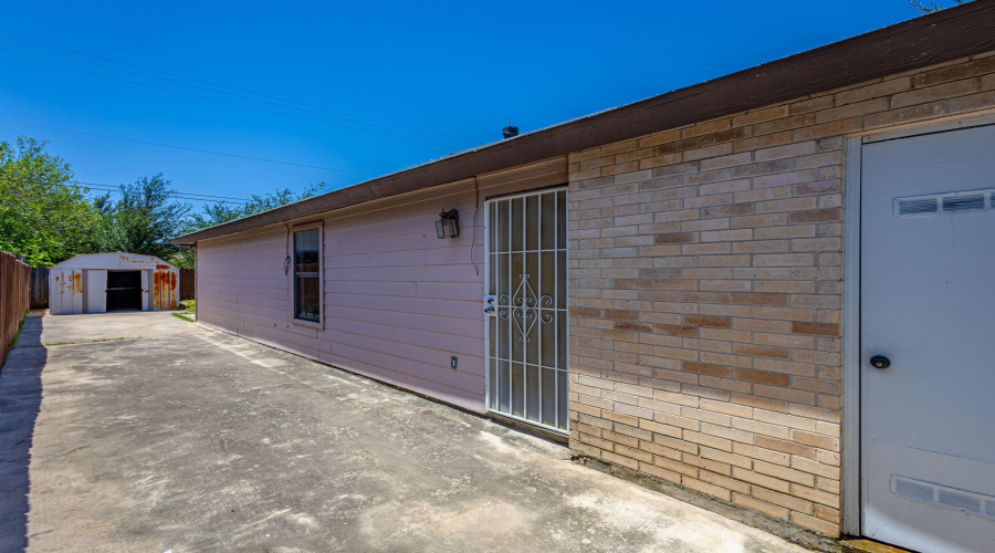 703 Snake Dr, LAREDO, Texas 78045, 3 Bedrooms Bedrooms, 5 Rooms Rooms,2 BathroomsBathrooms,Residential,For Sale,703 Snake Dr,20263050