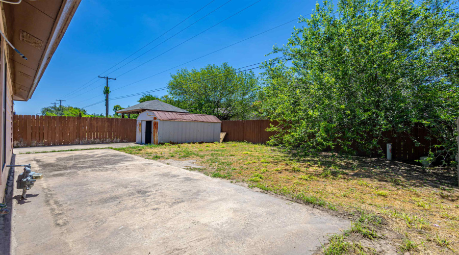 703 Snake Dr, LAREDO, Texas 78045, 3 Bedrooms Bedrooms, 5 Rooms Rooms,2 BathroomsBathrooms,Residential,For Sale,703 Snake Dr,20263050
