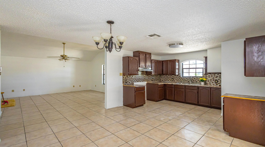 703 Snake Dr, LAREDO, Texas 78045, 3 Bedrooms Bedrooms, 5 Rooms Rooms,2 BathroomsBathrooms,Residential,For Sale,703 Snake Dr,20263050