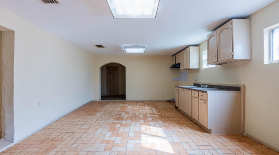 102 Chihuahua St, Laredo, Texas 78040, 7 Bedrooms Bedrooms, 10 Rooms Rooms,3 BathroomsBathrooms,Residential,For Sale,102 Chihuahua St,20264500