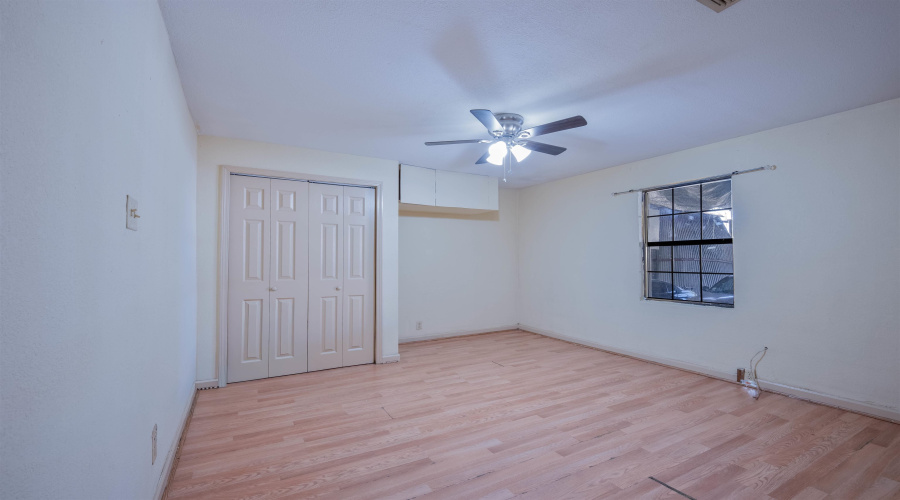 102 Chihuahua St, Laredo, Texas 78040, 7 Bedrooms Bedrooms, 10 Rooms Rooms,3 BathroomsBathrooms,Residential,For Sale,102 Chihuahua St,20264500