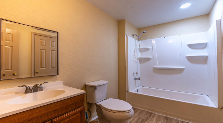 102 Chihuahua St, Laredo, Texas 78040, 7 Bedrooms Bedrooms, 10 Rooms Rooms,3 BathroomsBathrooms,Residential,For Sale,102 Chihuahua St,20264500
