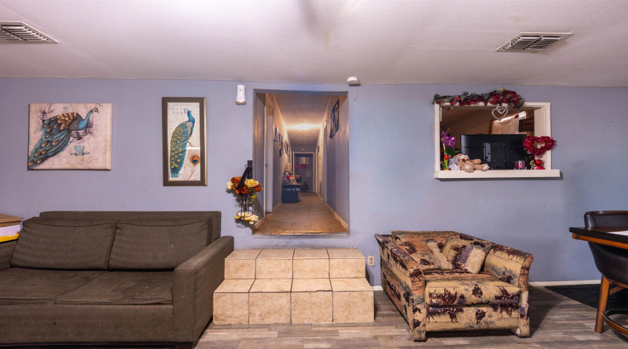 102 Chihuahua St, Laredo, Texas 78040, 7 Bedrooms Bedrooms, 10 Rooms Rooms,3 BathroomsBathrooms,Residential,For Sale,102 Chihuahua St,20264500