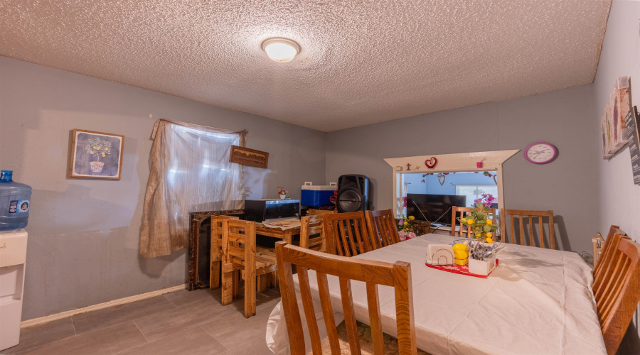 102 Chihuahua St, Laredo, Texas 78040, 7 Bedrooms Bedrooms, 10 Rooms Rooms,3 BathroomsBathrooms,Residential,For Sale,102 Chihuahua St,20264500