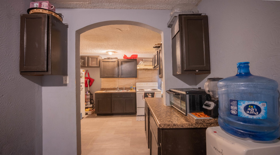 102 Chihuahua St, Laredo, Texas 78040, 7 Bedrooms Bedrooms, 10 Rooms Rooms,3 BathroomsBathrooms,Residential,For Sale,102 Chihuahua St,20264500