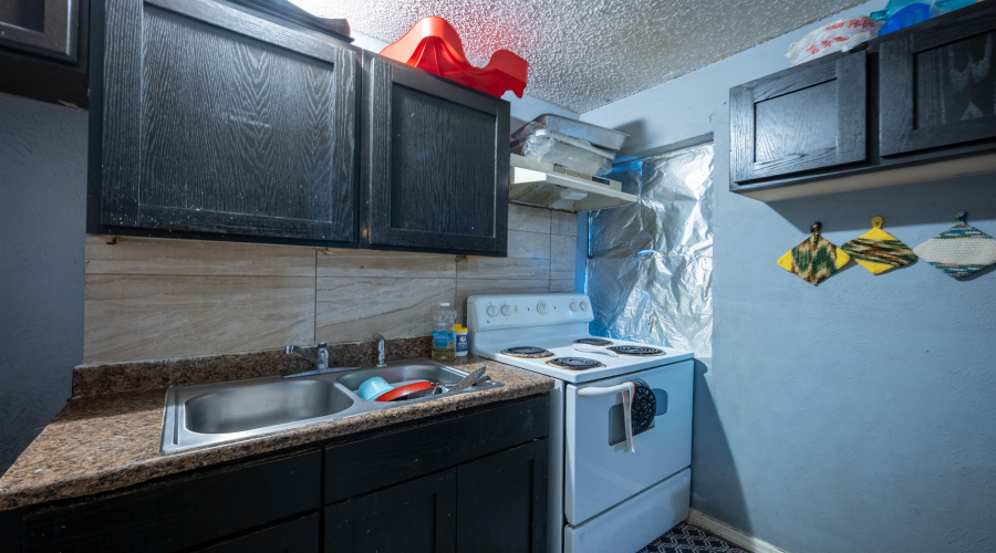 102 Chihuahua St, Laredo, Texas 78040, 7 Bedrooms Bedrooms, 10 Rooms Rooms,3 BathroomsBathrooms,Residential,For Sale,102 Chihuahua St,20264500