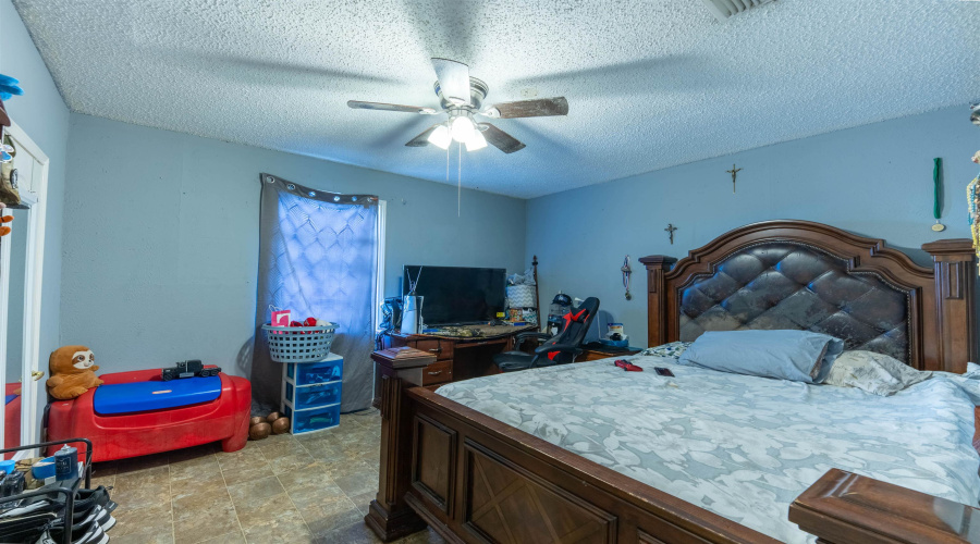 102 Chihuahua St, Laredo, Texas 78040, 7 Bedrooms Bedrooms, 10 Rooms Rooms,3 BathroomsBathrooms,Residential,For Sale,102 Chihuahua St,20264500