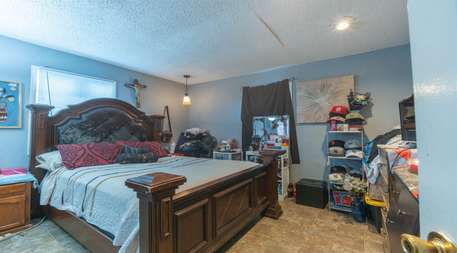 102 Chihuahua St, Laredo, Texas 78040, 7 Bedrooms Bedrooms, 10 Rooms Rooms,3 BathroomsBathrooms,Residential,For Sale,102 Chihuahua St,20264500