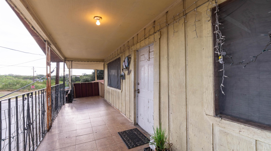 102 Chihuahua St, Laredo, Texas 78040, 7 Bedrooms Bedrooms, 10 Rooms Rooms,3 BathroomsBathrooms,Residential,For Sale,102 Chihuahua St,20264500