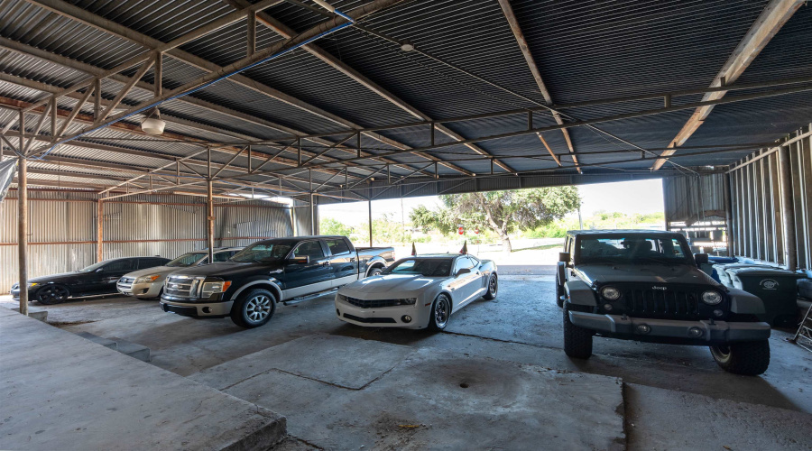 102 Chihuahua St, Laredo, Texas 78040, 7 Bedrooms Bedrooms, 10 Rooms Rooms,3 BathroomsBathrooms,Residential,For Sale,102 Chihuahua St,20264500