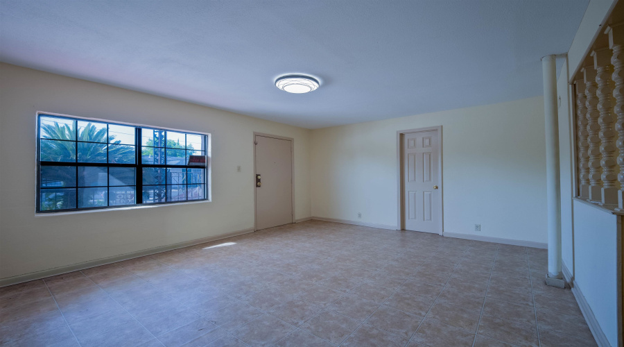 102 Chihuahua St, Laredo, Texas 78040, 7 Bedrooms Bedrooms, 10 Rooms Rooms,3 BathroomsBathrooms,Residential,For Sale,102 Chihuahua St,20264500