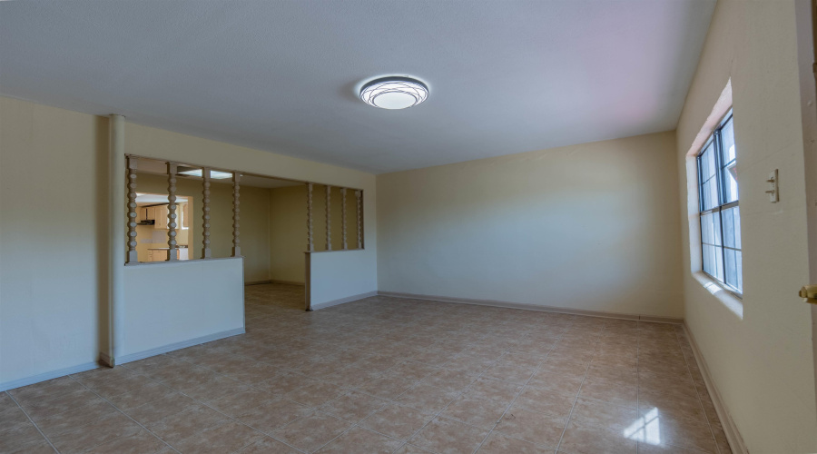 102 Chihuahua St, Laredo, Texas 78040, 7 Bedrooms Bedrooms, 10 Rooms Rooms,3 BathroomsBathrooms,Residential,For Sale,102 Chihuahua St,20264500