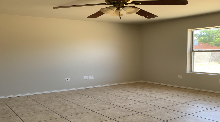 2615 Bandera Dr, Laredo, Texas 78045, 3 Bedrooms Bedrooms, 5 Rooms Rooms,2 BathroomsBathrooms,Residential,For Rent,2615 Bandera Dr,20264505