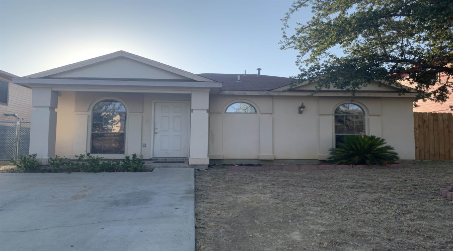 2615 Bandera Dr, Laredo, Texas 78045, 3 Bedrooms Bedrooms, 5 Rooms Rooms,2 BathroomsBathrooms,Residential,For Rent,2615 Bandera Dr,20264505