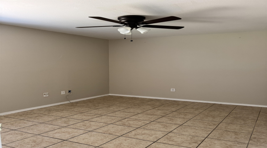 2615 Bandera Dr, Laredo, Texas 78045, 3 Bedrooms Bedrooms, 5 Rooms Rooms,2 BathroomsBathrooms,Residential,For Rent,2615 Bandera Dr,20264505