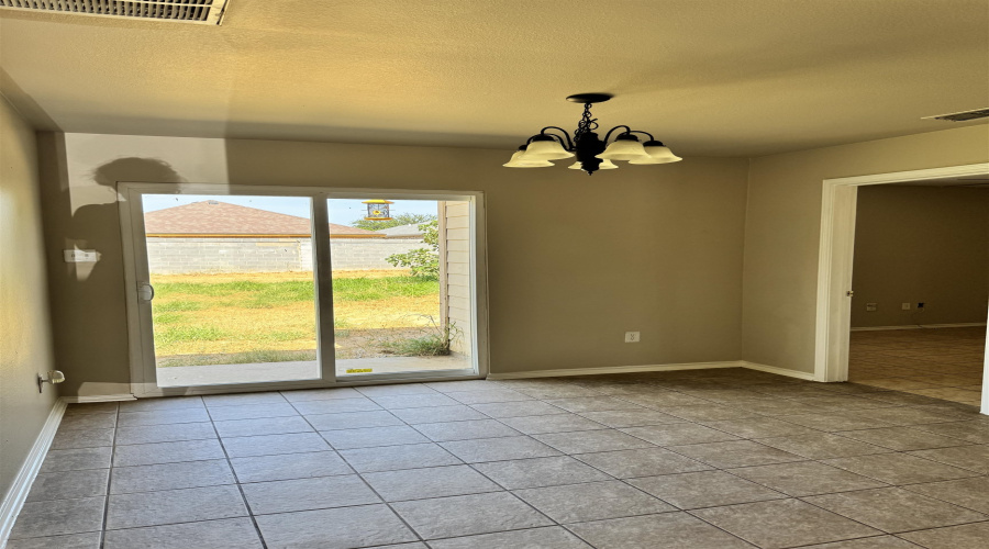 2615 Bandera Dr, Laredo, Texas 78045, 3 Bedrooms Bedrooms, 5 Rooms Rooms,2 BathroomsBathrooms,Residential,For Rent,2615 Bandera Dr,20264505