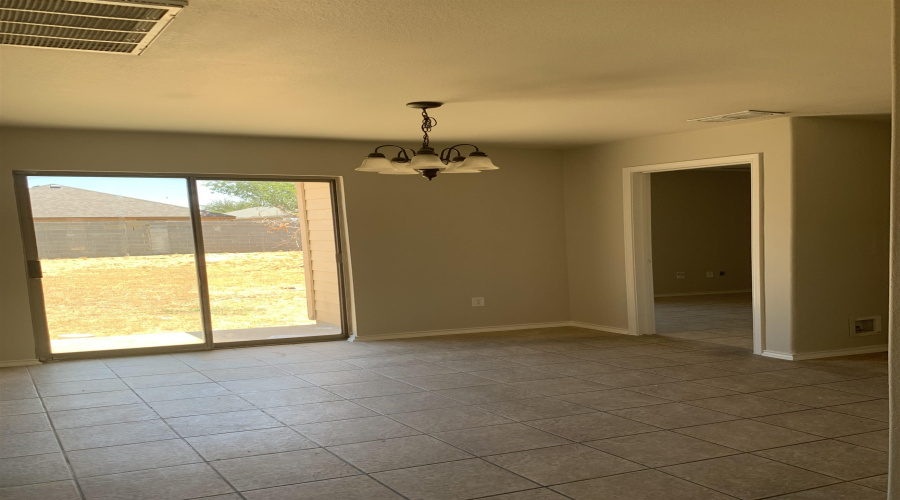 2615 Bandera Dr, Laredo, Texas 78045, 3 Bedrooms Bedrooms, 5 Rooms Rooms,2 BathroomsBathrooms,Residential,For Rent,2615 Bandera Dr,20264505