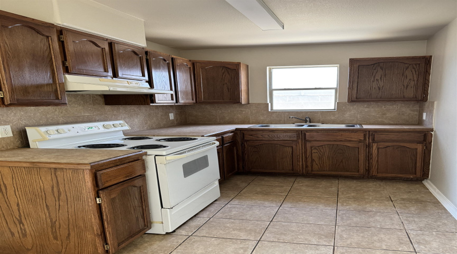 2615 Bandera Dr, Laredo, Texas 78045, 3 Bedrooms Bedrooms, 5 Rooms Rooms,2 BathroomsBathrooms,Residential,For Rent,2615 Bandera Dr,20264505