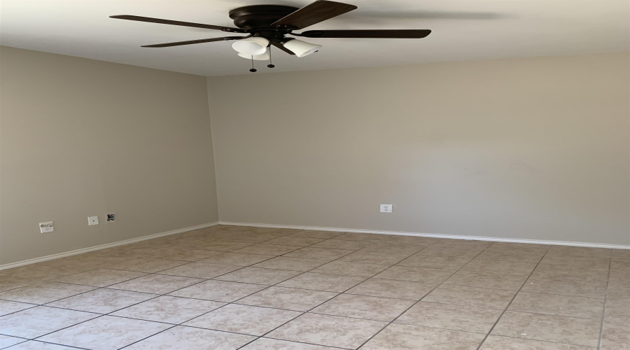 2615 Bandera Dr, Laredo, Texas 78045, 3 Bedrooms Bedrooms, 5 Rooms Rooms,2 BathroomsBathrooms,Residential,For Rent,2615 Bandera Dr,20264505