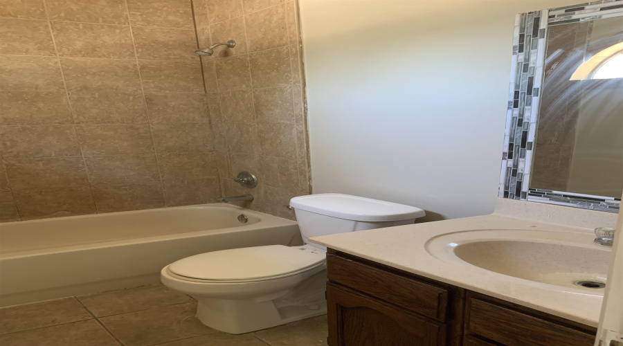 2615 Bandera Dr, Laredo, Texas 78045, 3 Bedrooms Bedrooms, 5 Rooms Rooms,2 BathroomsBathrooms,Residential,For Rent,2615 Bandera Dr,20264505