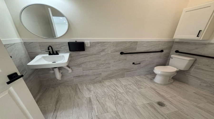 1113 San Bernardo Ave, laredo, Texas 78040, 1 Room Rooms,1 BathroomBathrooms,Commercial retail/office,For Rent,1113 San Bernardo Ave,20264506