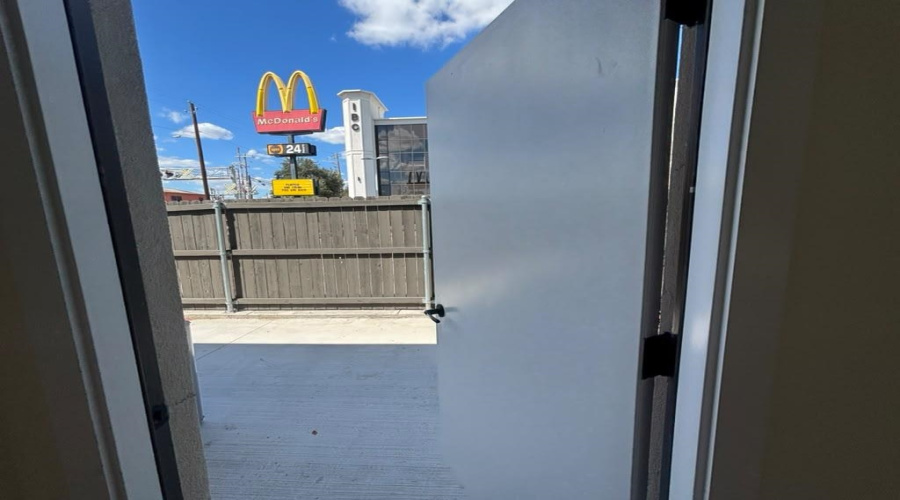 1113 San Bernardo Ave, laredo, Texas 78040, 1 Room Rooms,1 BathroomBathrooms,Commercial retail/office,For Rent,1113 San Bernardo Ave,20264506