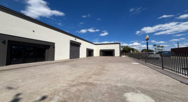 1113 San Bernardo Ave, laredo, Texas 78040, 1 Room Rooms,1 BathroomBathrooms,Commercial retail/office,For Rent,1113 San Bernardo Ave,20264506