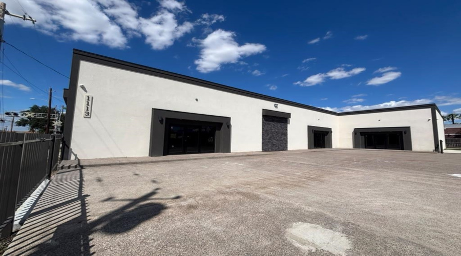 1113 San Bernardo Ave, laredo, Texas 78040, 1 Room Rooms,1 BathroomBathrooms,Commercial retail/office,For Rent,1113 San Bernardo Ave,20264506