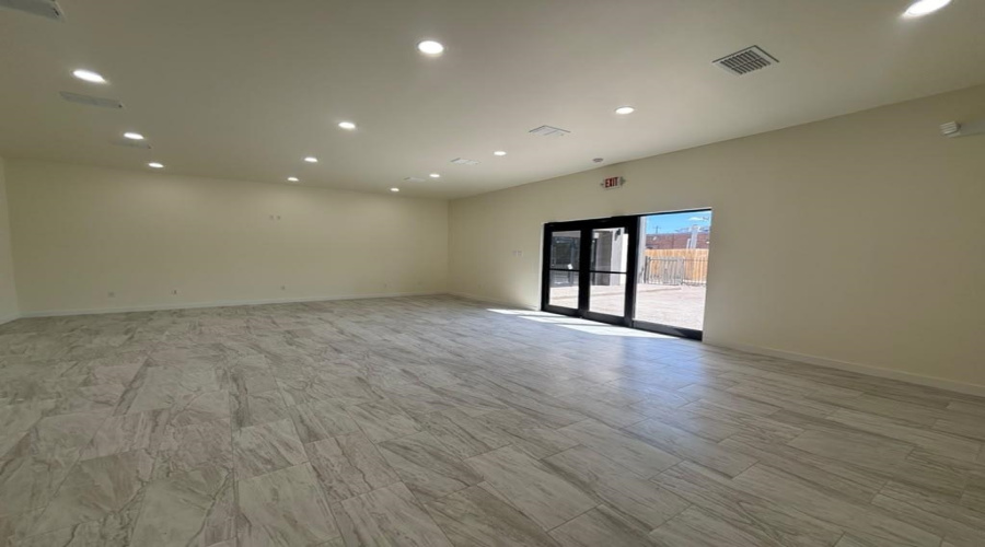 1113 San Bernardo Ave, laredo, Texas 78040, 1 Room Rooms,1 BathroomBathrooms,Commercial retail/office,For Rent,1113 San Bernardo Ave,20264506