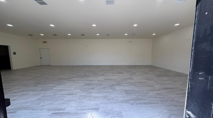 1113 San Bernardo Ave, laredo, Texas 78040, 1 Room Rooms,1 BathroomBathrooms,Commercial retail/office,For Rent,1113 San Bernardo Ave,20264506