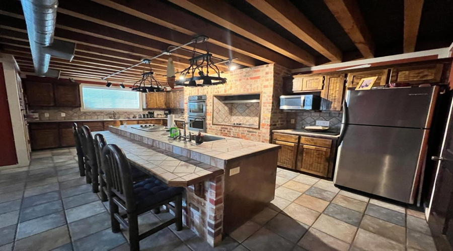 130 N. Jab Dr., Zapata, Texas 78076, 6 Bedrooms Bedrooms, 8 Rooms Rooms,3 BathroomsBathrooms,Residential,For Rent,130 N. Jab Dr.,20264514