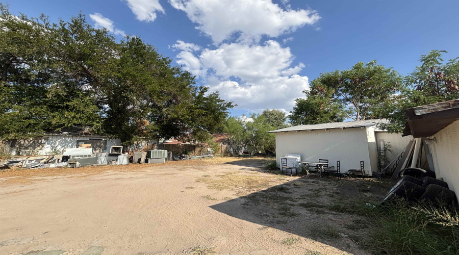 103 San Jorge Ave, Laredo, Texas 78040, ,Multi-family,For Sale,103 San Jorge Ave,20264520