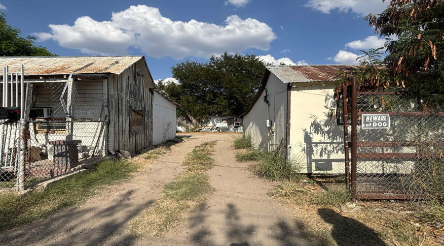 103 San Jorge Ave, Laredo, Texas 78040, ,Multi-family,For Sale,103 San Jorge Ave,20264520