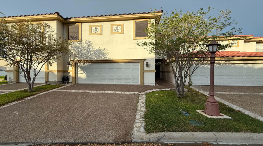 7212 Lake Victoria Rd, LAREDO, Texas 78041, 3 Bedrooms Bedrooms, 8 Rooms Rooms,2 BathroomsBathrooms,Residential,For Sale,7212 Lake Victoria Rd,20264515