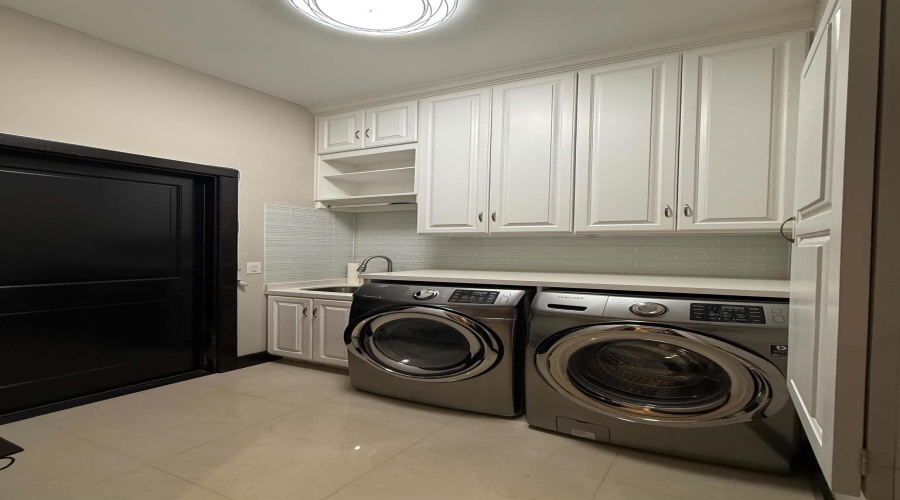 7212 Lake Victoria Rd, LAREDO, Texas 78041, 3 Bedrooms Bedrooms, 8 Rooms Rooms,2 BathroomsBathrooms,Residential,For Sale,7212 Lake Victoria Rd,20264515