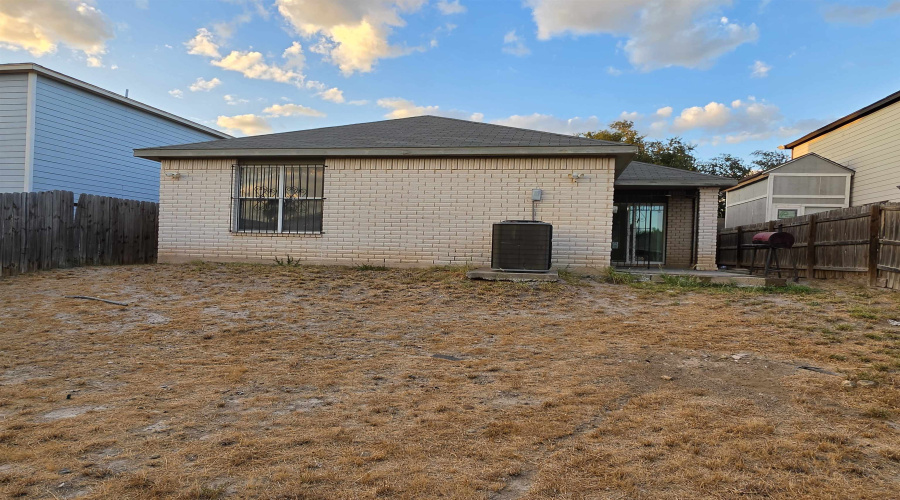 3217 St Isaac Lp, LAREDO, Texas 78046, 3 Bedrooms Bedrooms, 6 Rooms Rooms,2 BathroomsBathrooms,Residential,For Rent,3217 St Isaac Lp,20264517