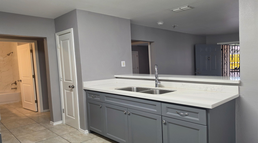 3217 St Isaac Lp, LAREDO, Texas 78046, 3 Bedrooms Bedrooms, 6 Rooms Rooms,2 BathroomsBathrooms,Residential,For Rent,3217 St Isaac Lp,20264517