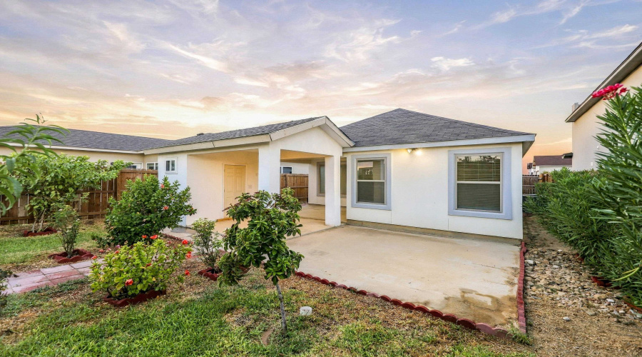 9919 Rosary Ln., Laredo, Texas 78045, 3 Bedrooms Bedrooms, 6 Rooms Rooms,2 BathroomsBathrooms,Residential,For Rent,9919 Rosary Ln.,20264519
