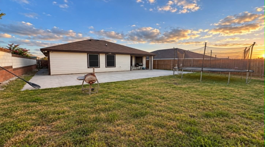 2604 La Parra Ln., LAREDO, Texas 78046, 3 Bedrooms Bedrooms, 5 Rooms Rooms,2 BathroomsBathrooms,Residential,For Sale,2604 La Parra Ln.,20264522